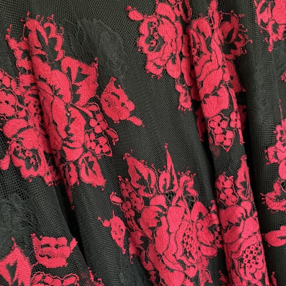 Black and red floral lace dress - Picture 3 of 4